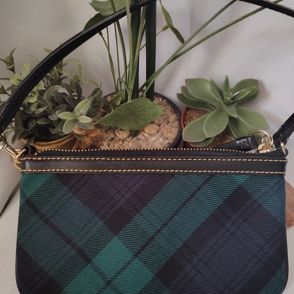 Dooney & Bourke Fabric Green And Blue Plaid Wristlet EUC - Picture 5 of 11